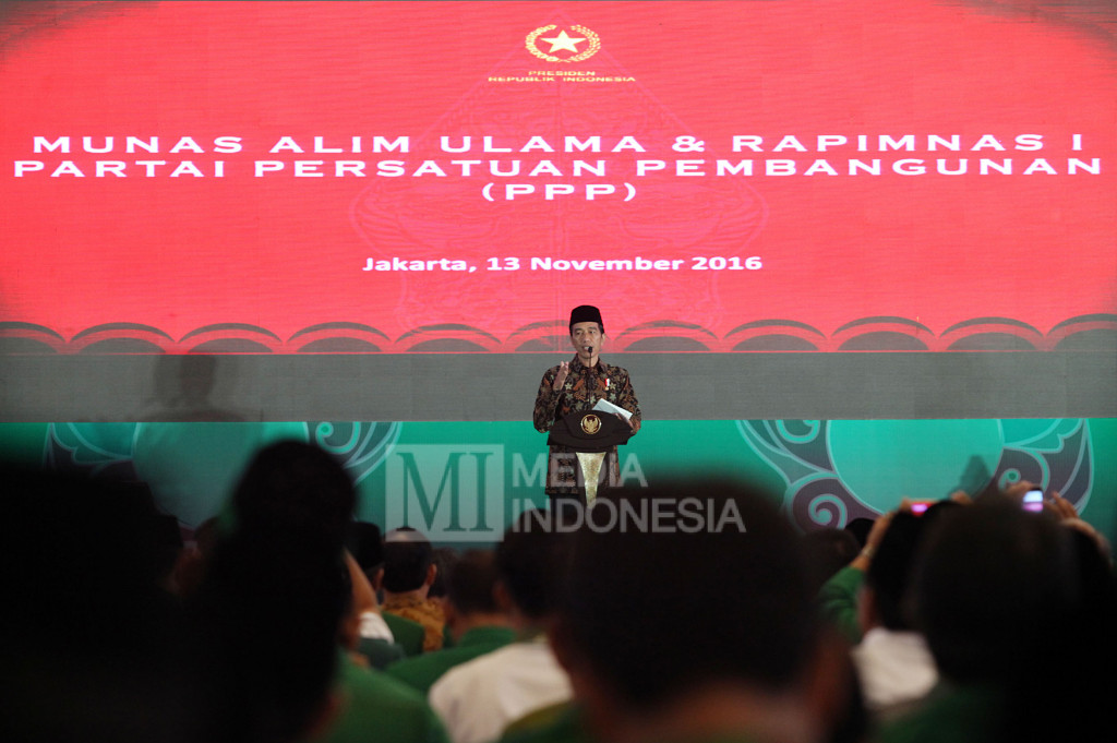 Presiden Jokowi memberikan pengarahan pada Munas Alim Ulama dan Rapimnas I PPP di Asrama Haji Pondok Gede, Jakarta, Minggu (13/11/2016)