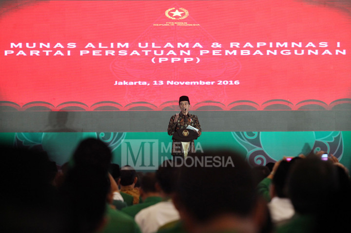 Presiden Jokowi memberikan pengarahan pada Munas Alim Ulama dan Rapimnas I PPP di Asrama Haji Pondok Gede, Jakarta, Minggu (13/11/2016)