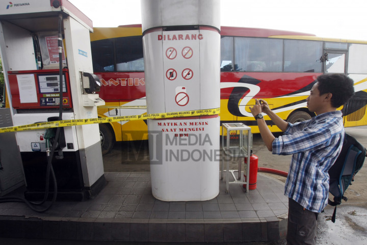 SPBU ditutup karena salah satu pompa bahan bakar solarnya diduga bercampur air