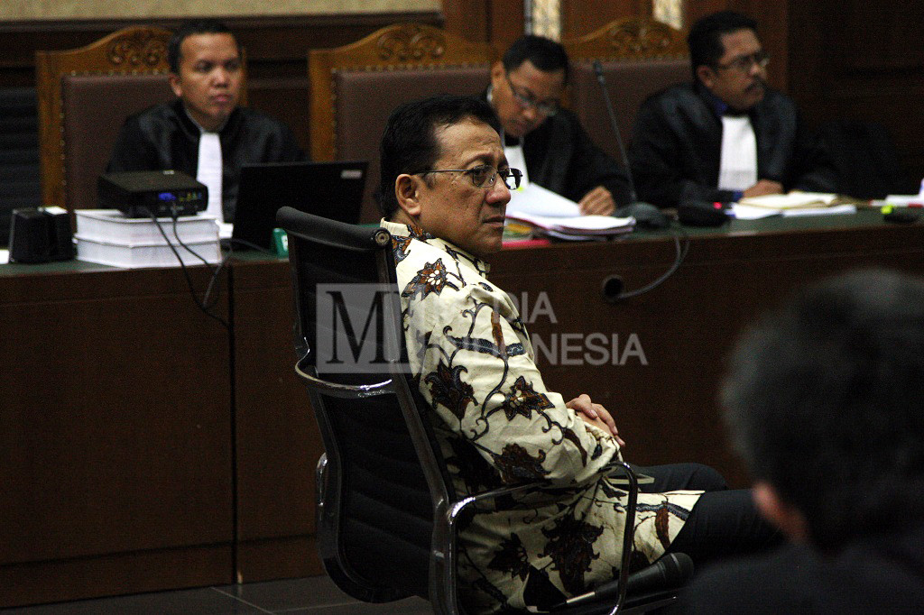 Mantan Ketua DPD Irman Gusman hadir dalam sidang lanjutan dugaan suap terkait kuota gula impor Bulog di gedung Pengadilan Tipikor, Jakarta Pusat, Selasa (15/11/2016)