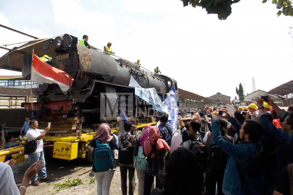 Lokomotif Uap Kuno Buatan Jerman Tiba di Solo
