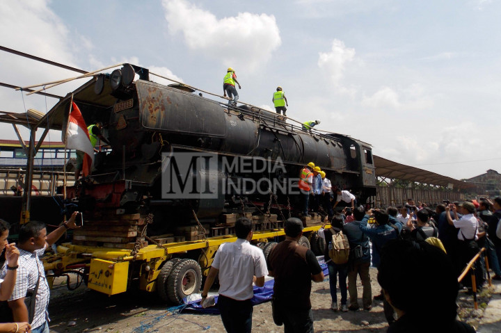 Lokomotif Uap Kuno Buatan Jerman Tiba di Solo