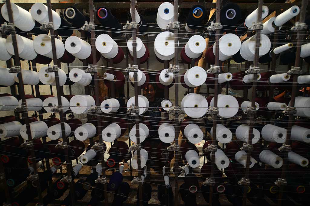 Tenun Lokal Terimpit Produk Impor