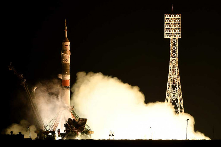 Roket Soyuz-FG, yang membawa pesawat antariksa diluncurkan dari landasan Baikonur di Kazakhstan pada Kamis pukul 23.30 waktu Moskow.