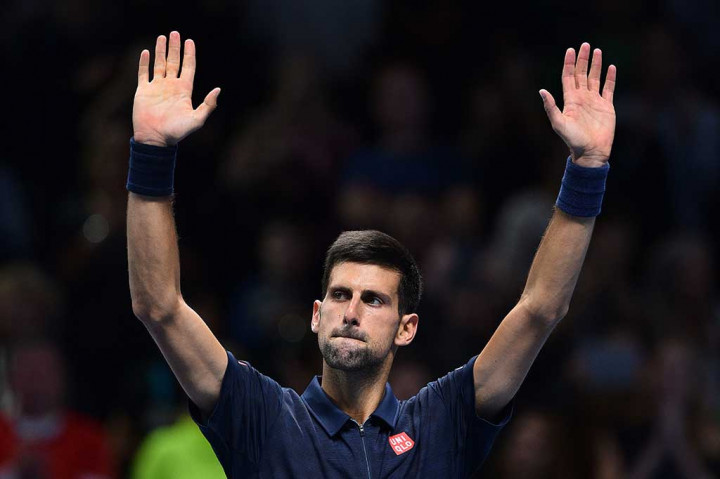 Petenis Serbia itu dapat merebut kembali peringkat satu dunia dari Murray jika ia memenangi gelar kelimanya secara beruntun di London.