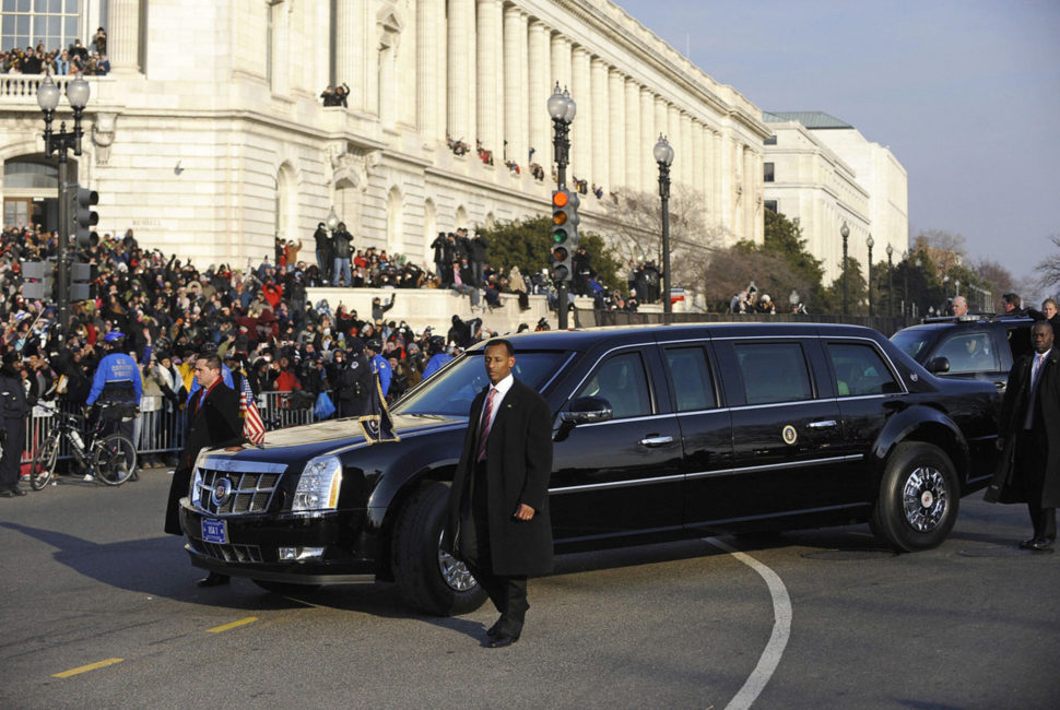 
Cadillac One (2009) yang lebih dikenal dengan sebutan The Beast yang bertugas sejak 2009 ini menemani Presiden Barack Obama berkunjung ke 50-an negara selama delapan tahun terakhir. Menjelang pemerintahan Donald Trump, limousine yang tidak hanya anti peluru tapi juga mampu menahan serangan roket dan ranjau darat karena lantainya berlapis baja ini akan dipensiunkan.  (gearpatrol.com)