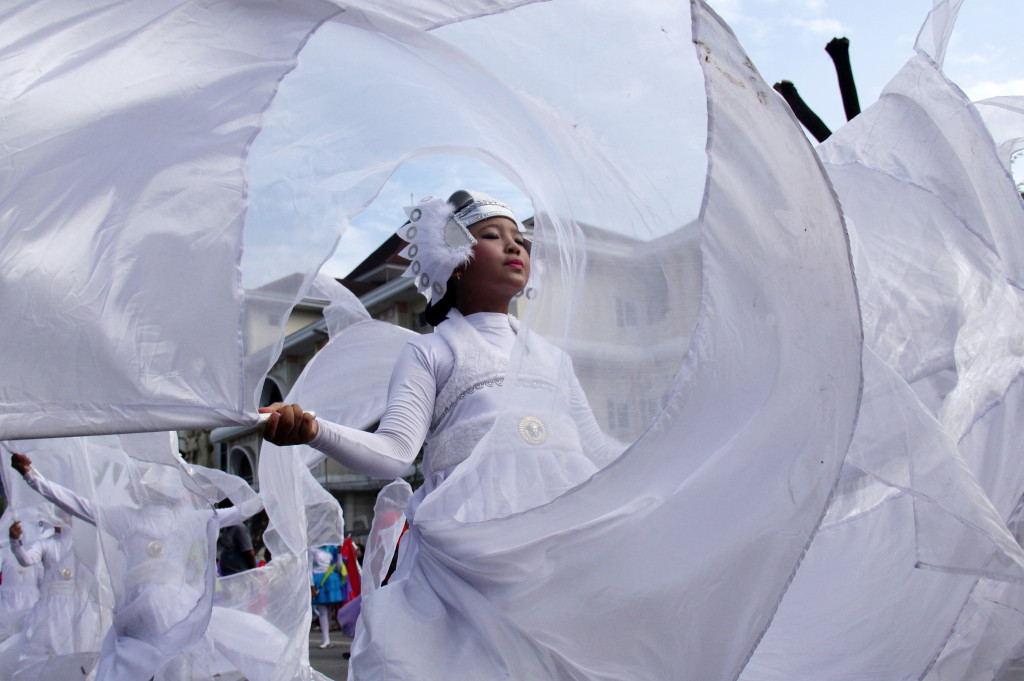 Parade Marching Band Warnai Hari Anak Sedunia di Makassar