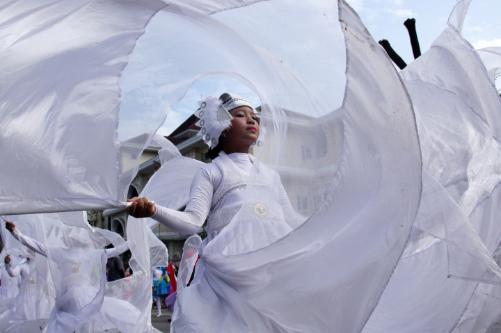 Parade Marching Band Warnai Hari Anak Sedunia di Makassar