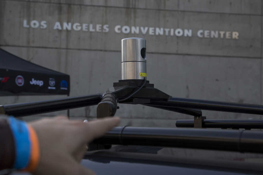 Antera di atap mobil ini bagian dari LIDAR yang merupakan perangkat sistem swa kemudi untuk mobil konvensional. Perangkat ini terhubung dengan unit GPS, sensor radar dan kamera yang dipasang di bumper depan-belakang mobil.