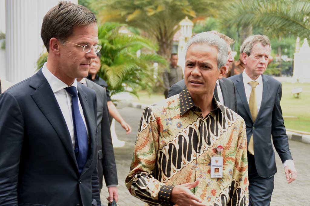 Gubernur Jateng Ganjar Pranowo berbincang dengan PM Belanda Mark Rutte.