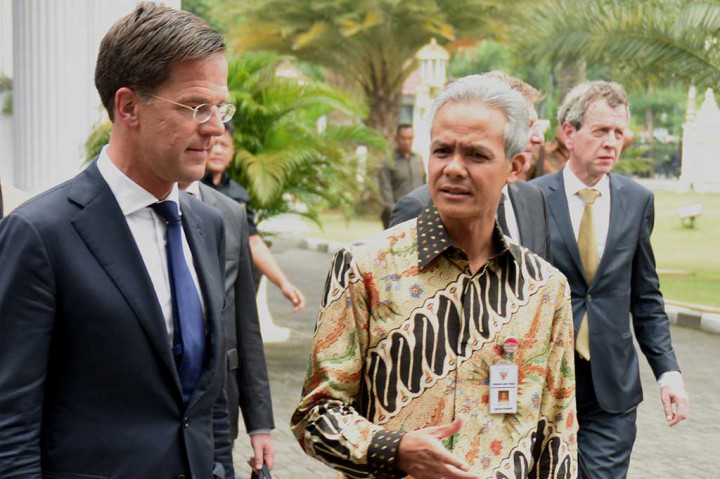 Gubernur Jateng Ganjar Pranowo berbincang dengan PM Belanda Mark Rutte.