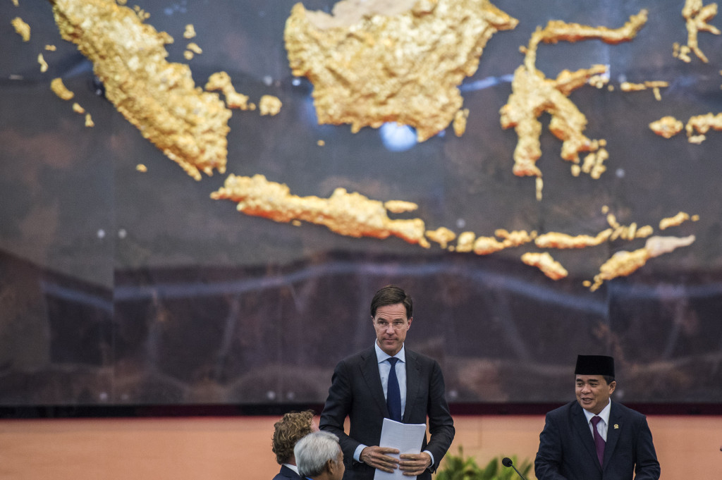 Ketua DPR Ade Komarudin (kanan) bersama Perdana Menteri Kerajaan Belanda Mark Rutte di Kompleks Parlemen, Senayan, Jakarta.