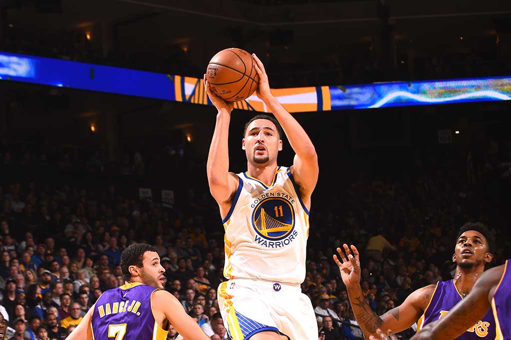 Klay Thompson mengemas 26 poin.