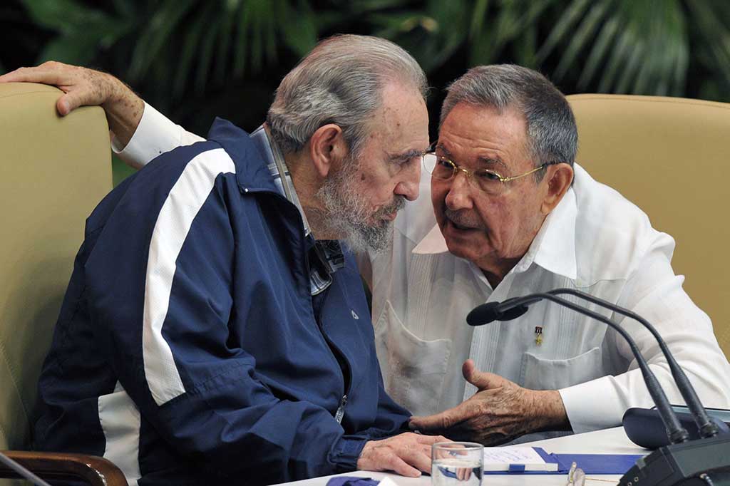 Castro mundur sebagai presiden pada 2008 dan digantikan adiknya Raul Castro karena alasan kesehatan.