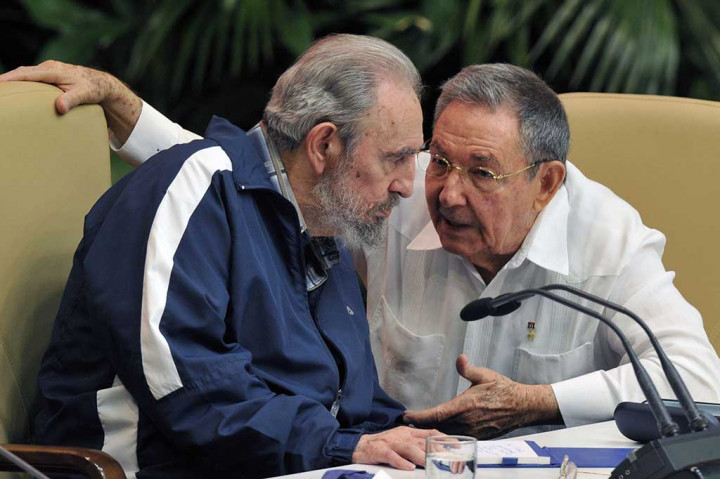 Castro mundur sebagai presiden pada 2008 dan digantikan adiknya Raul Castro karena alasan kesehatan.