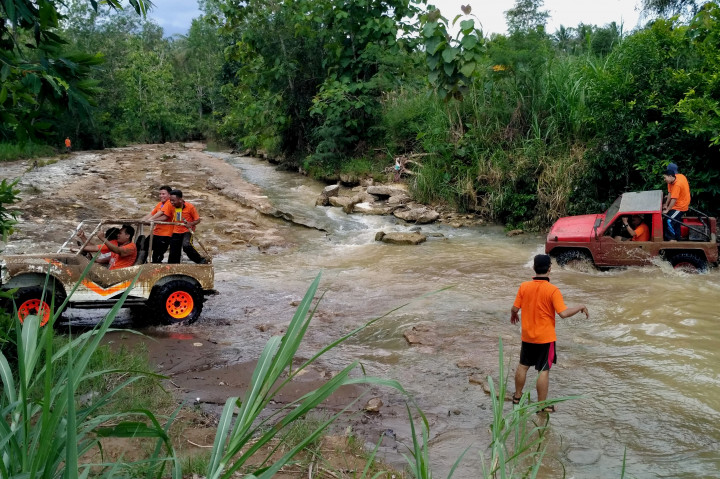 Sensasi <i>Offroad</i> Menyusuri Sungai Wonosari