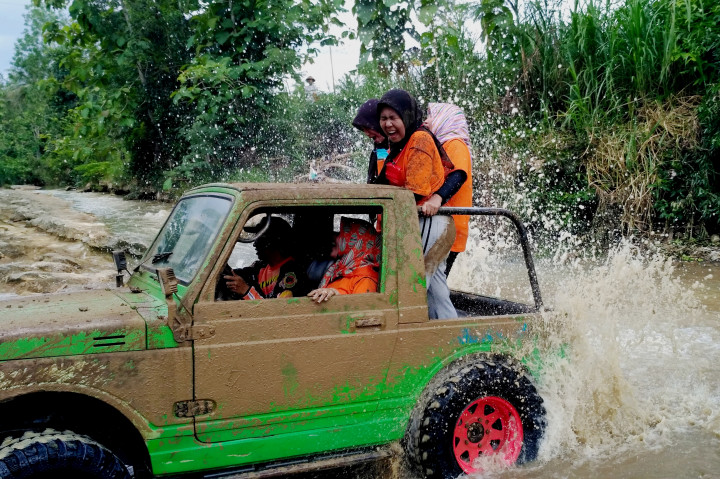 Sensasi <i>Offroad</i> Menyusuri Sungai Wonosari