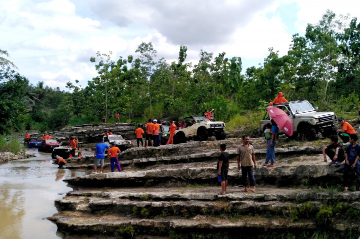 Sensasi <i>Offroad</i> Menyusuri Sungai Wonosari