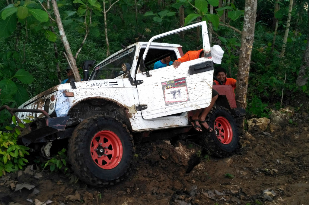Sensasi <i>Offroad</i> Menyusuri Sungai Wonosari