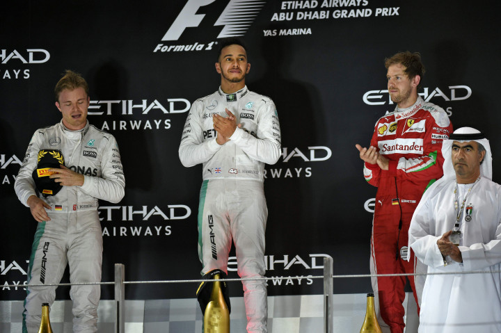 Namun akhirnya Hamilton (tengah) berhasil finis pertama, Rosberg (kiri) kedua dan Vettel ketiga.