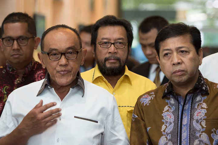 Setya Novanto dan Ical menjawab pertanyaan wartawan usai melakukan pertemuan.