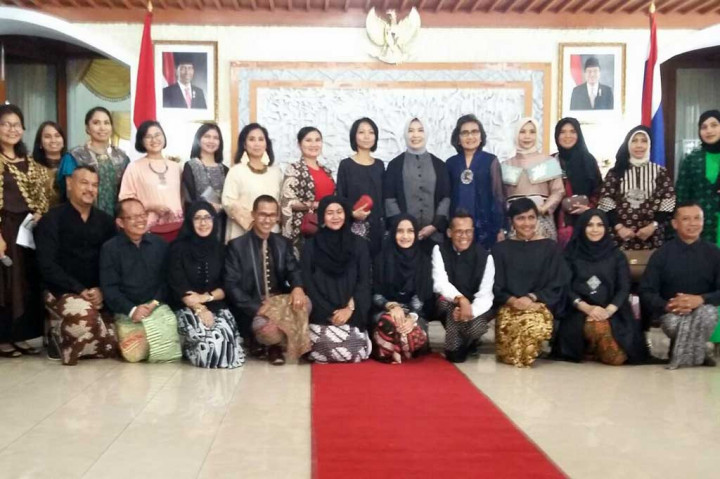 Acara tersebut diselenggarakan sebagai bagian dari promosi budaya dan industri kreatif Indonesia, khususnya batik agar semakin dikenal di dunia sebagai warisan budaya kebanggaan Bangsa Indonesia.