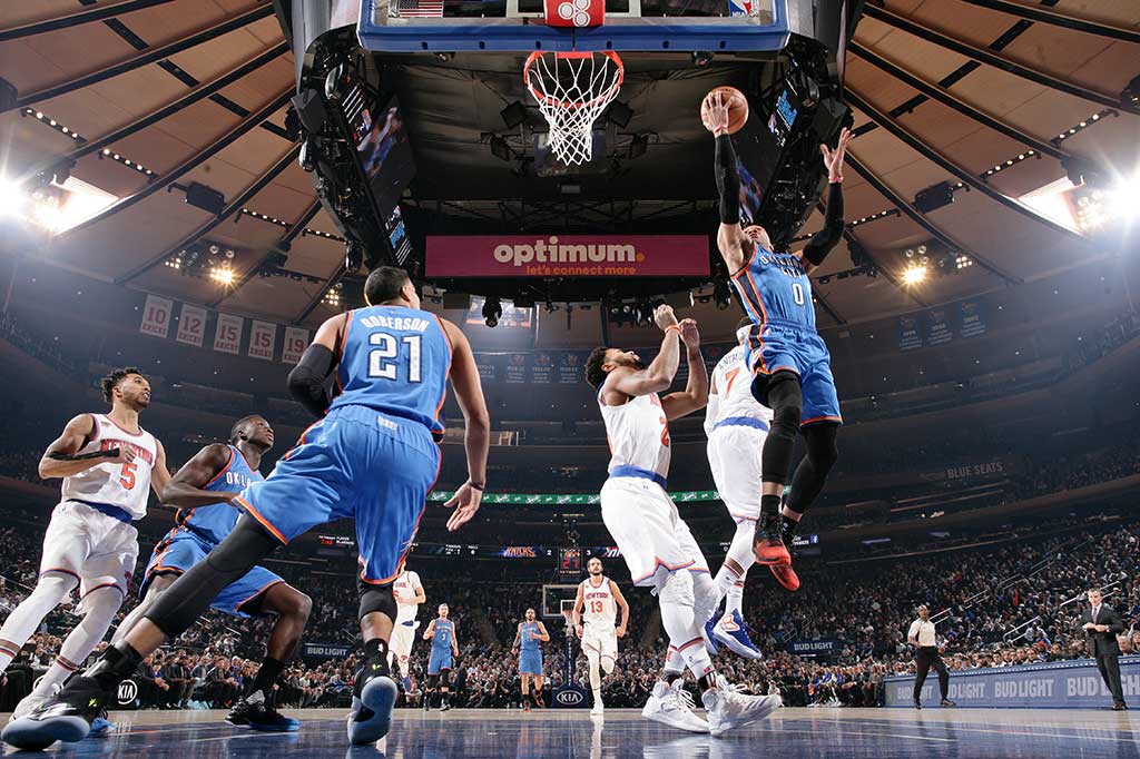 Russell Westbrook menyelesaikan laga dengan 27 poin, 18 rebounds, dan 14 assists.