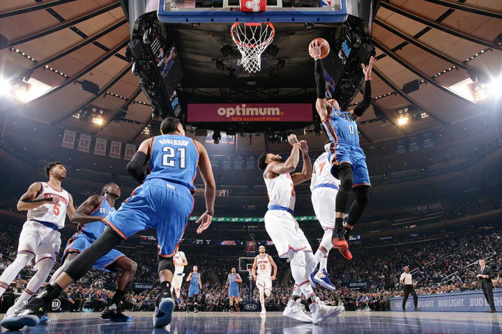 Russell Westbrook menyelesaikan laga dengan 27 poin, 18 rebounds, dan 14 assists.