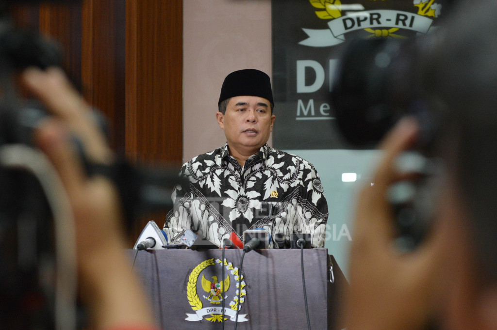 Ade Komarudin akan menyerahkan pergantian Ketua DPR sesuai mekanisme yang berlaku di DPR.