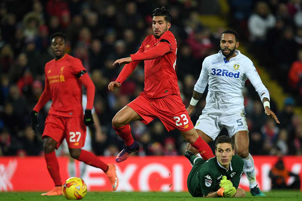 Bermain di kandang sendiri, The Red kesulitan mencetak gol di babak pertama. Salah satunya tembakan Emre Can masih melebar ke kiri gawang yang dijaga Marco Silvestri.