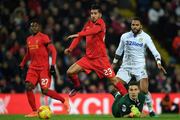 Bermain di kandang sendiri, The Red kesulitan mencetak gol di babak pertama. Salah satunya tembakan Emre Can masih melebar ke kiri gawang yang dijaga Marco Silvestri.