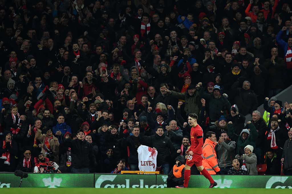 Gol yang dicetak Woodburn tersebut mematahkan rekor mantan penyerang Inggris Michael Owen sebagai pencetak gol termuda The Red.