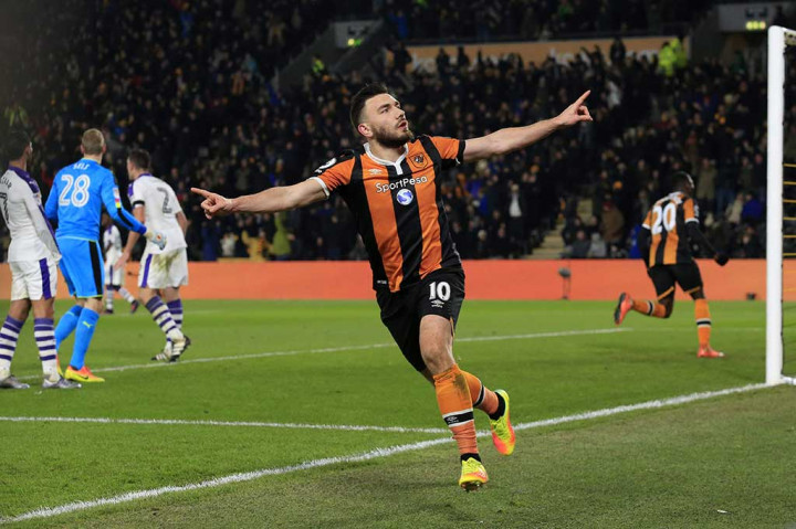 Namun semenit kemudian disamakan oleh Robert Snodgrass. Skor 1-1 bertahan hingga laga usai.