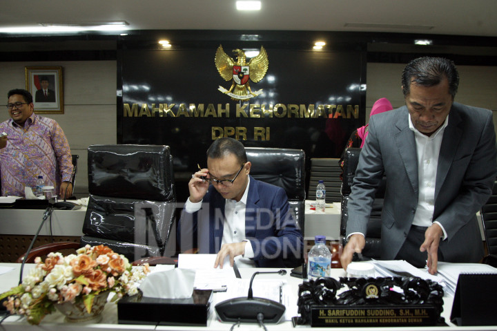 MKD menilai Ade Komarudin terbukti melakukan pelanggaran kode etik DPR RI.