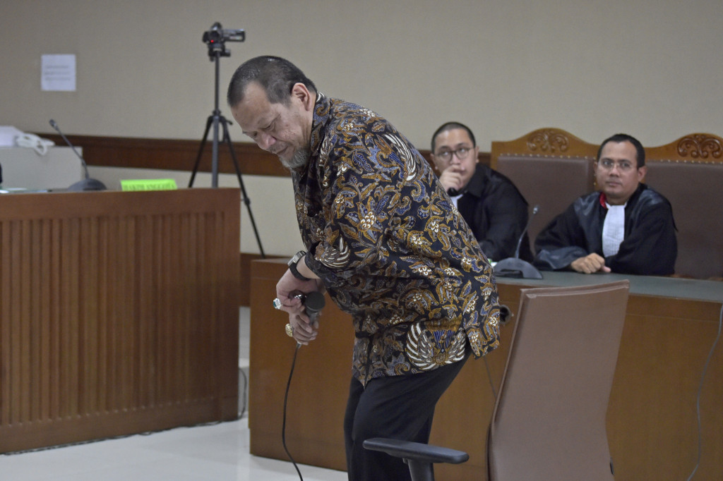 La Nyalla Mattalitti dituntut enam tahun penjara dan denda Rp600 juta subsidair enam bulan kurungan.