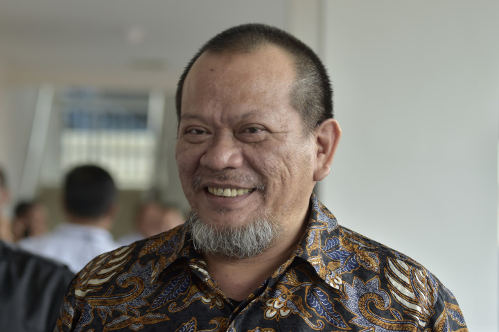 La Nyalla Mattalitti ditetapkan sebagai tersangka kasus dugaan korupsi dana hibah Kadin Jawa Timur tahun 2012 pada 16 Maret 2016.