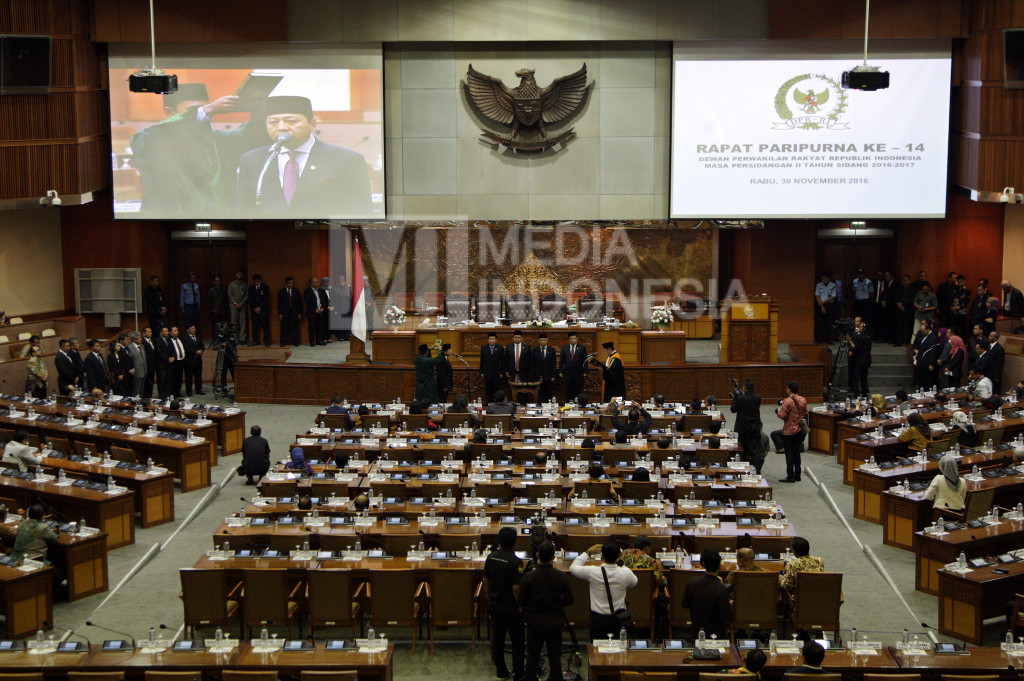 Setya Novanto kembali dilantik menjadi Ketua DPR.