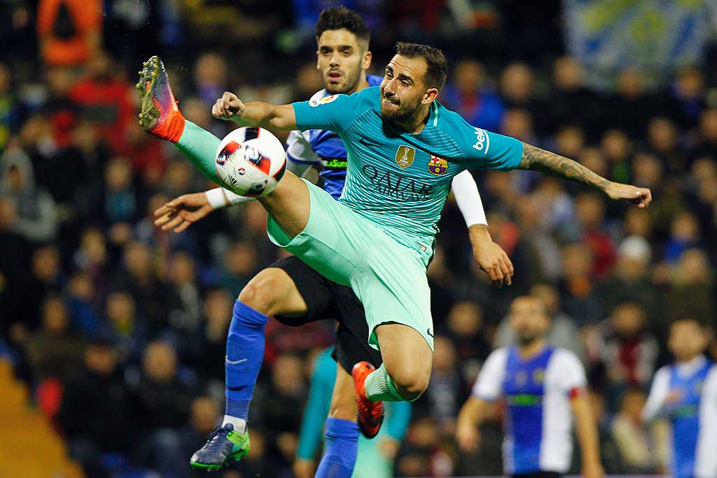 Di babak pertama kedua kesebelasan kesulitan mencetak gol. Skor 0-0 bertahan hingga jeda.