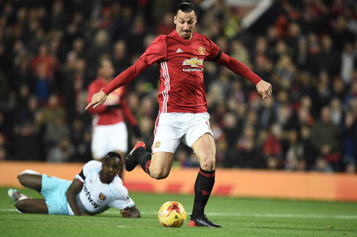 Bermain di kandang sendiri Old Trafford, MU langsung memimpin saat pertandingan baru berjalan dua menit lewat Zlatan Ibrahimovic.