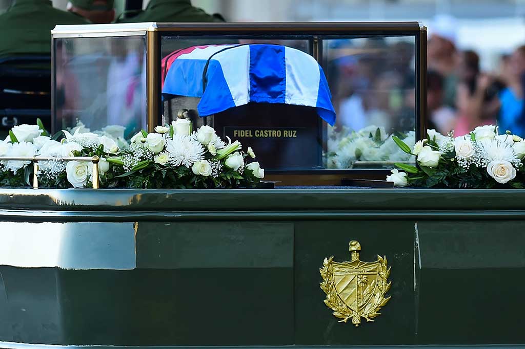 Pada 4 Desember abu jenazah akan diletakkan di Pemakaman Santa Ifigina di provinsi Santiago de Cuba, yang juga menjadi tempat pemakaman Jose Marti dan para tokoh bersejarah Kuba lainnya.