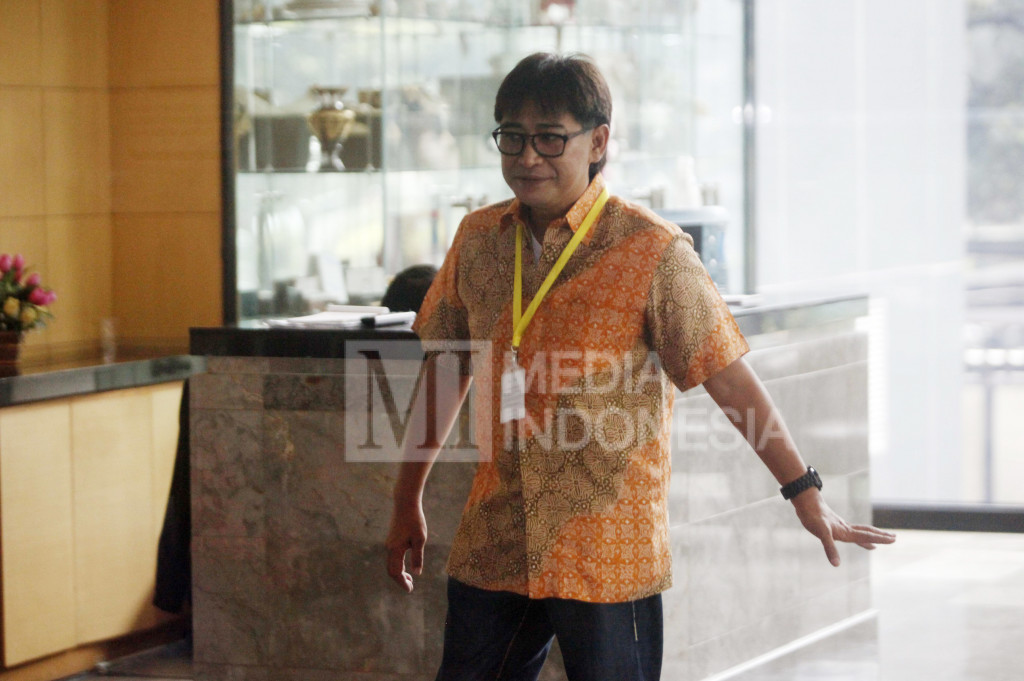 Choel Mallarangeng memasuki Gedung KPK, Jakarta.