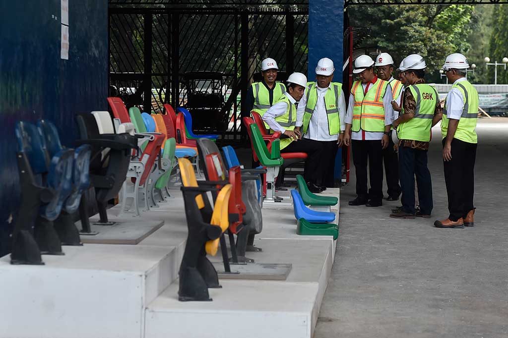 Presiden Jokowi tiba di lokasi proyek GBK Pintu IV pada sekitar pukul 08.15 WIB. Dan sebelum memasuki area Presiden yang didampingi Menteri Pemuda dan Olahraga Imam Nahrawi dan Menteri Pekerjaan Umum dan Perumahan Rakyat Basoeki Hadimoeljono sempat memeriksa contoh kursi penonton yang akan digunakan di stadion nantinya.