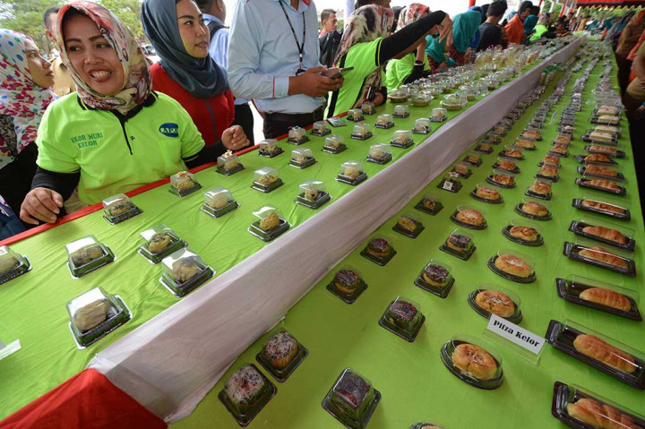 Pengunjung memadati arena Festival Makanan Berbahan kelor di Palu, Sulawesi Tengah.