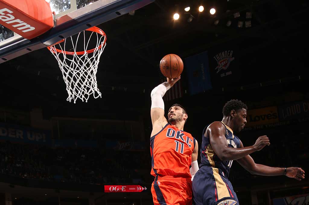 Sementara center Enes Kanter mencatat 17 poin dan 10 rebounds.