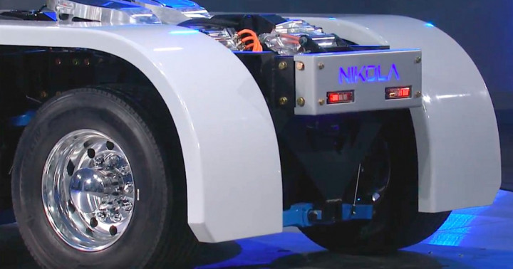 Paduan mesin bakar hidrogen dan baterei 320 KWH menghasilkan seribu tenaga kuda.