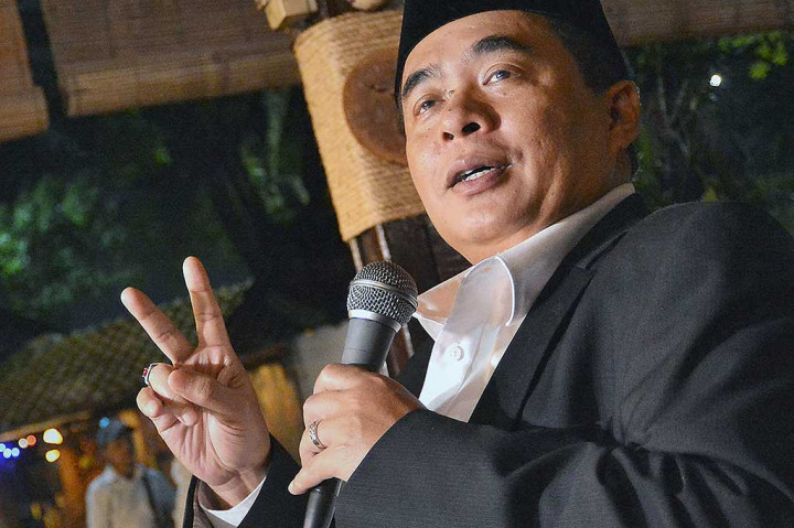 Ade Komarudin memberikan keterangan pers terkait keputusan MKD yang memberinya sanksi dan diberhentikan sebagai Ketua DPR.