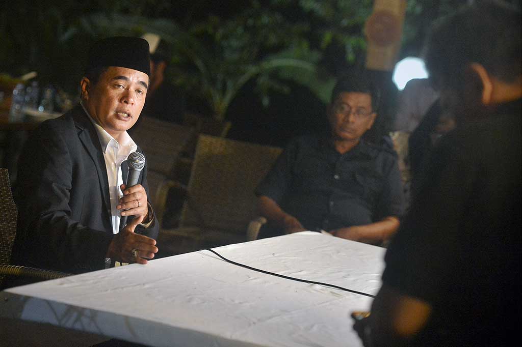 Ade Komarudin memberikan keterangan pers terkait keputusan MKD yang memberinya sanksi dan diberhentikan sebagai Ketua DPR.