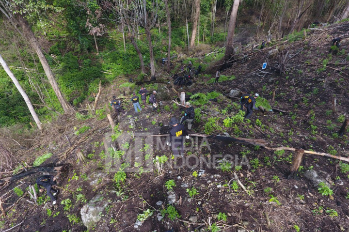 BNN menemukan ladang ganja di lahan seluas 1,2 hektare di wilayah perbukitan Desa Lamteuba, Kecamatan Seulimeum, Kabupaten Aceh Besar, Aceh.
