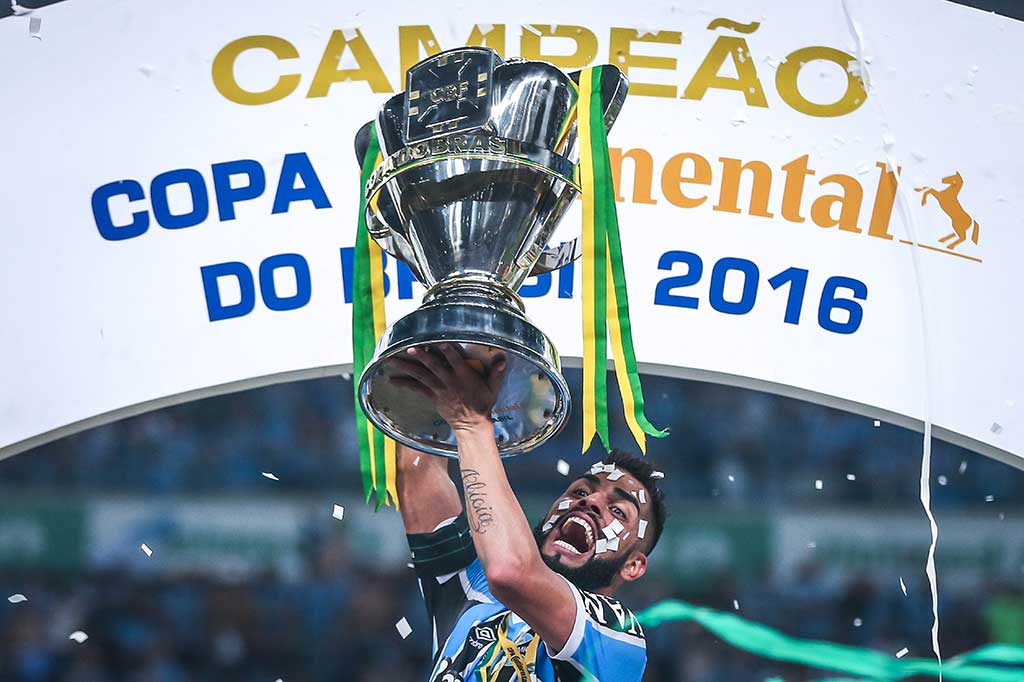 Leg kedua sedianya digelar pada Kamis (1/12/2016) WIB pekan lalu, namun ditunda menyusul kecelakaan pesawat yang menewaskan sebagian besar pemain klub Brasil Chapecoense.