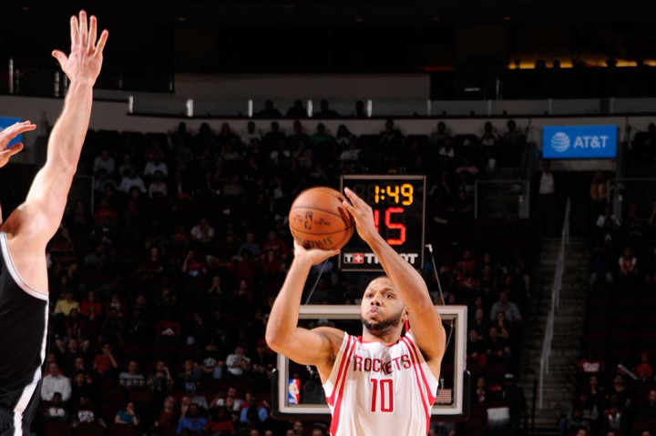 Sementara Eric Gordon menambah 24 poin dari bangku cadangan.